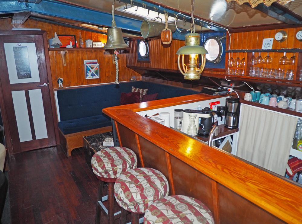 Saloon, Accommodation